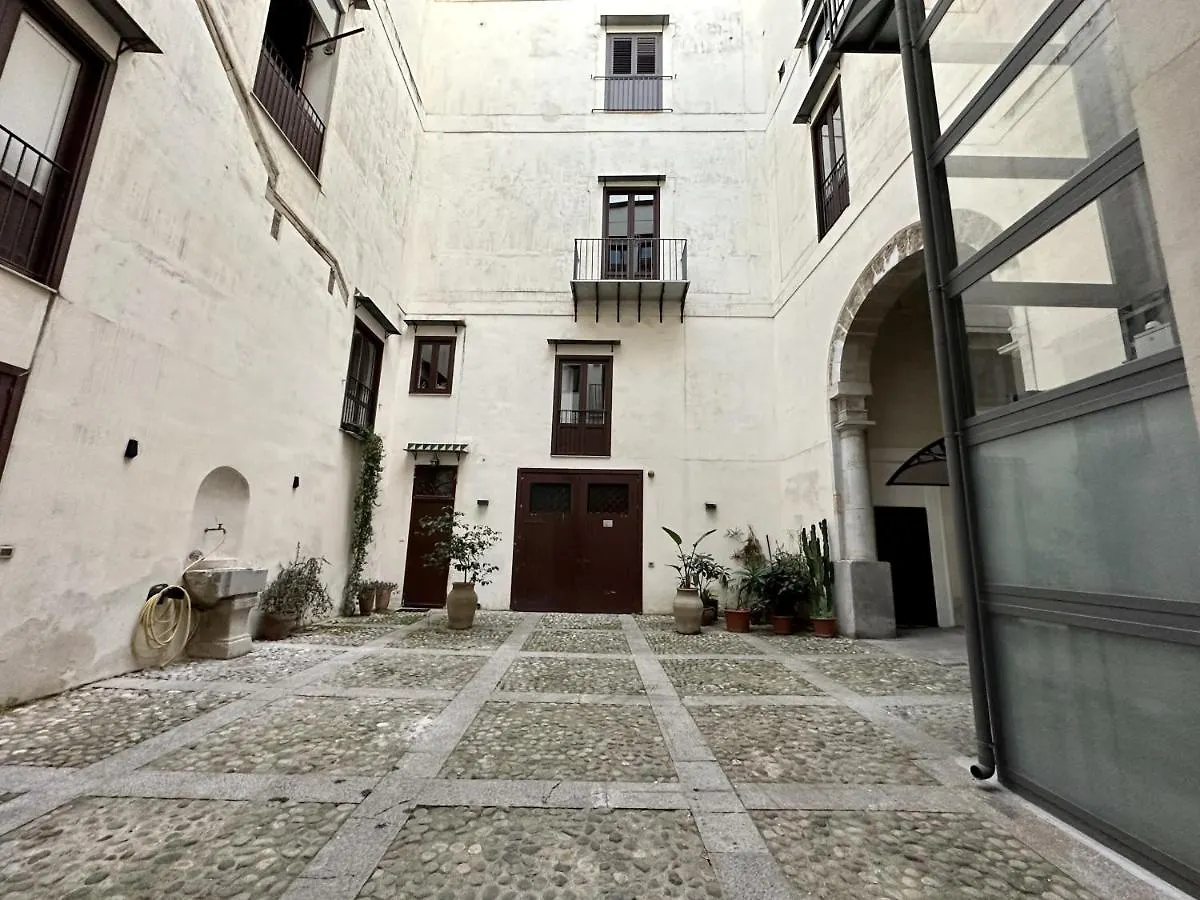 Casa Guilla_Alla Cattedrale Palermo 0*,  İtalya